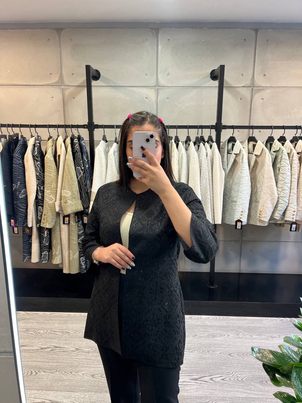 کت وشلوار زنانه حریر گلدوزی با نگین کاری ضریف